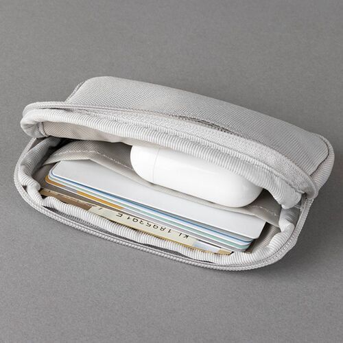 A Low Hill Basic Card Pouch - Image 9