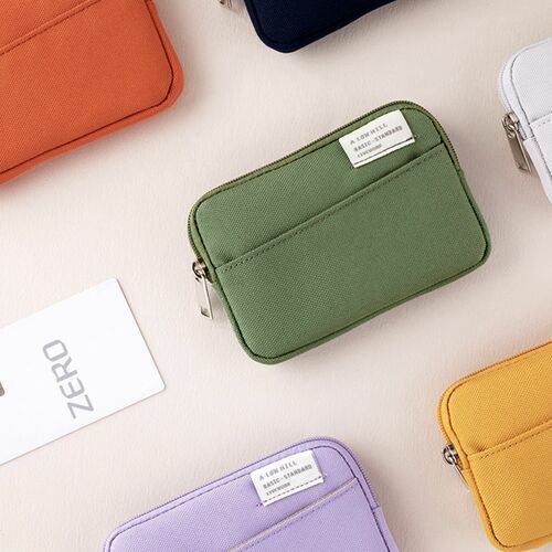 A Low Hill Basic Card Pouch